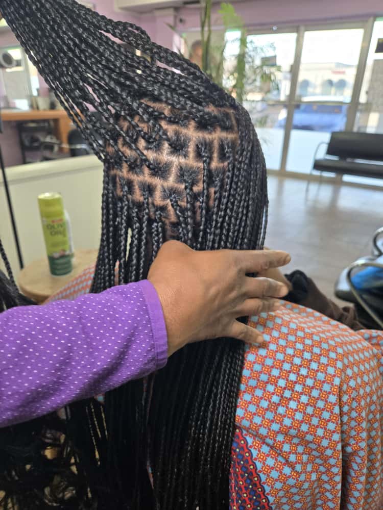 Knotless braids by Akwaba Hair Braiding